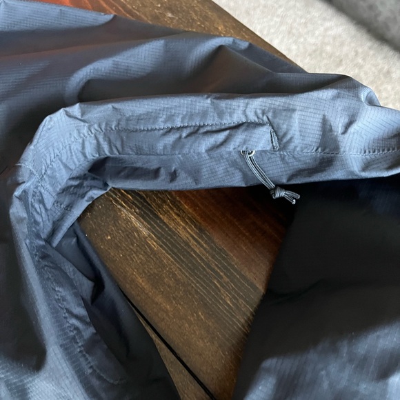 TNF Rain Jacket Medium - Picture 6 of 15